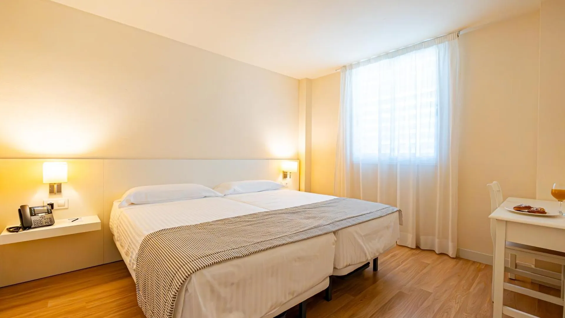 Hotel Rosella Affiliated By Intelier 萨科马 4*,  西班牙