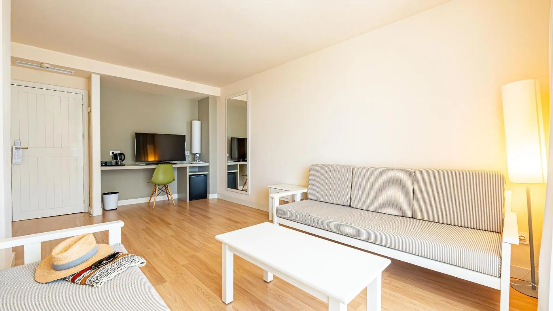 Hotel Rosella Affiliated By Intelier Sa Coma   Sa Coma (Mallorca)